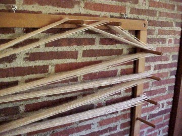 a warping board for ordering the warp